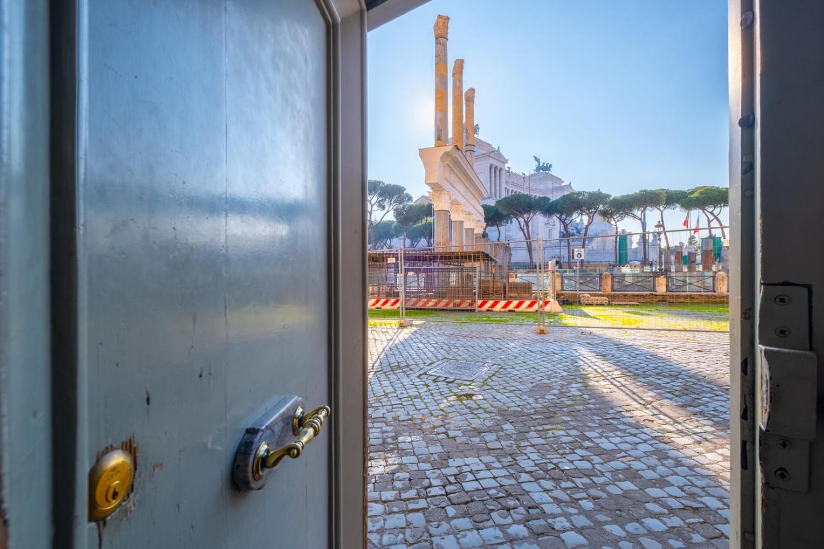 Elegant And Luxury Apartment @Altare Della Patria Rom Exteriör bild