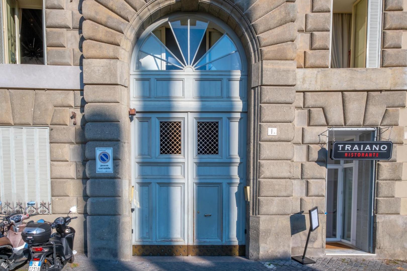 Elegant And Luxury Apartment @Altare Della Patria Rom Exteriör bild